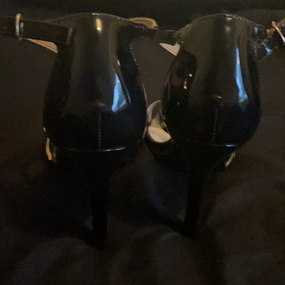 Black high heels - Picture 2 of 4